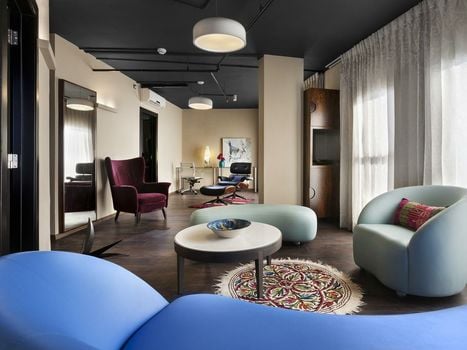 Port and Blue TLV Boutique Suites