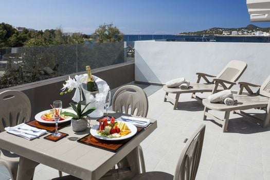 AxelBeach Ibiza Suites Apartments Spa and Beach Club - Adults Only