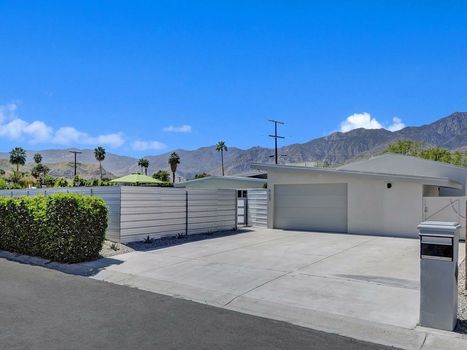 805S Palm Springs Home