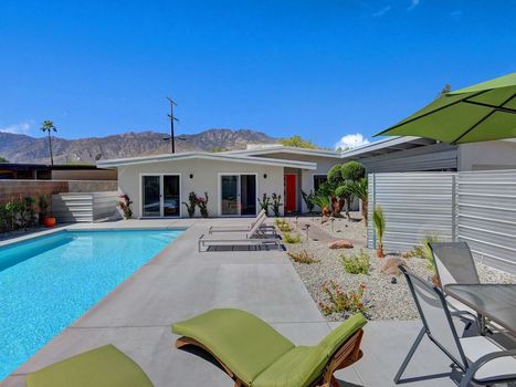 805S Palm Springs Home