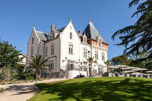 Château St Pierre de Serjac