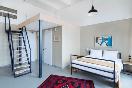 Fabrika Hostel & Suites