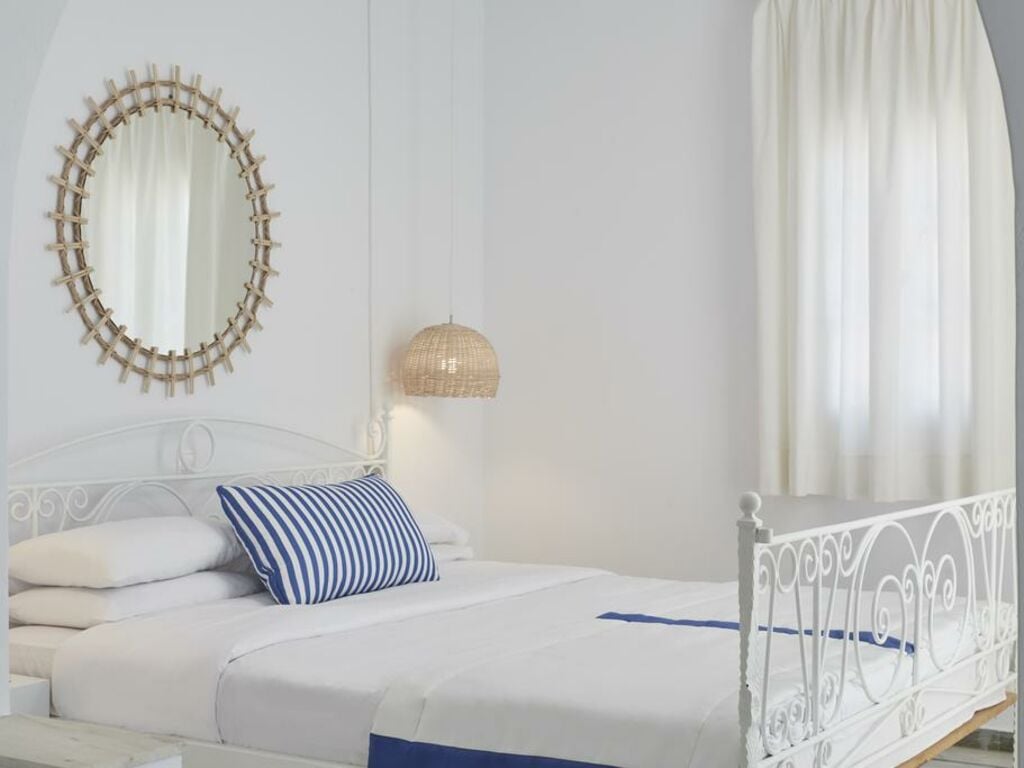 Mr And Mrs White Tinos Tinos Town Grece My Boutique Hotel