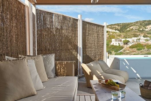 Volcano Luxury Suites Milos