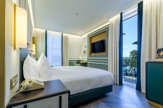 The Emerald House Lisbon - Curio Collection By Hilton