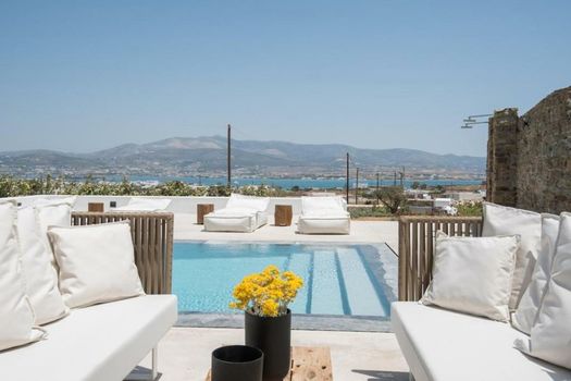 ONEIRO VILLA. ANTIPAROS AS DREAMY AS IT GETS