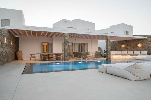 ONEIRO VILLA. ANTIPAROS AS DREAMY AS IT GETS