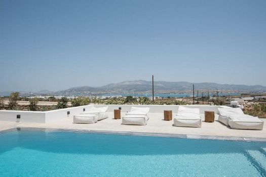 ONEIRO VILLA. ANTIPAROS AS DREAMY AS IT GETS