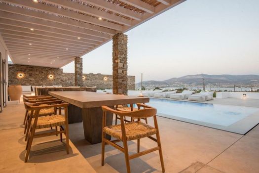 ONEIRO VILLA. ANTIPAROS AS DREAMY AS IT GETS