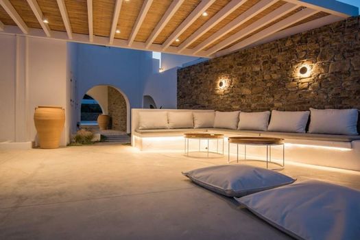 ONEIRO VILLA. ANTIPAROS AS DREAMY AS IT GETS