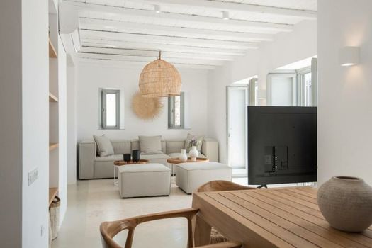 ONEIRO VILLA. ANTIPAROS AS DREAMY AS IT GETS