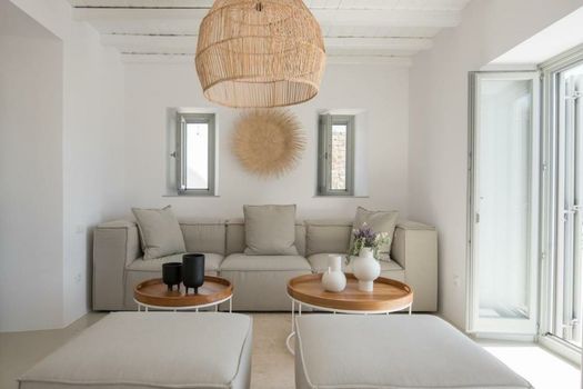 ONEIRO VILLA. ANTIPAROS AS DREAMY AS IT GETS