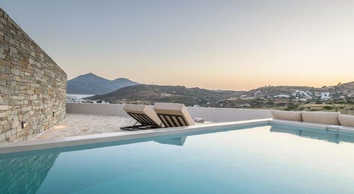 Solus Suites Milos