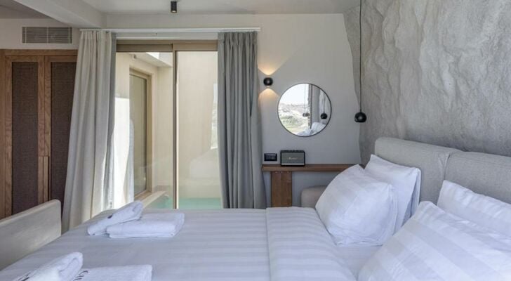 Solus Suites Milos