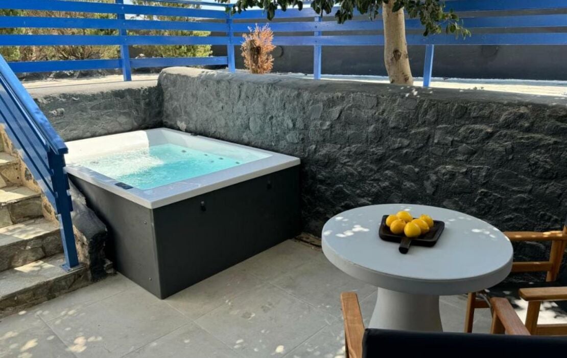 Bios Santorini Vegan - Vegetarian Boutique Hotel