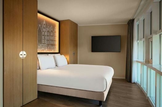 Wasserturm Hotel Cologne, Curio Collection by Hilton