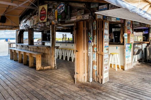 Postcard Inn On The Beach