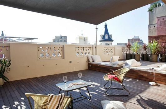 DestinationBCN Universitat Apartments