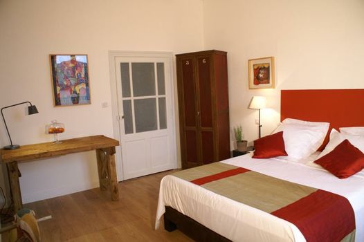 La Maison Rouge d'Uzes B&B